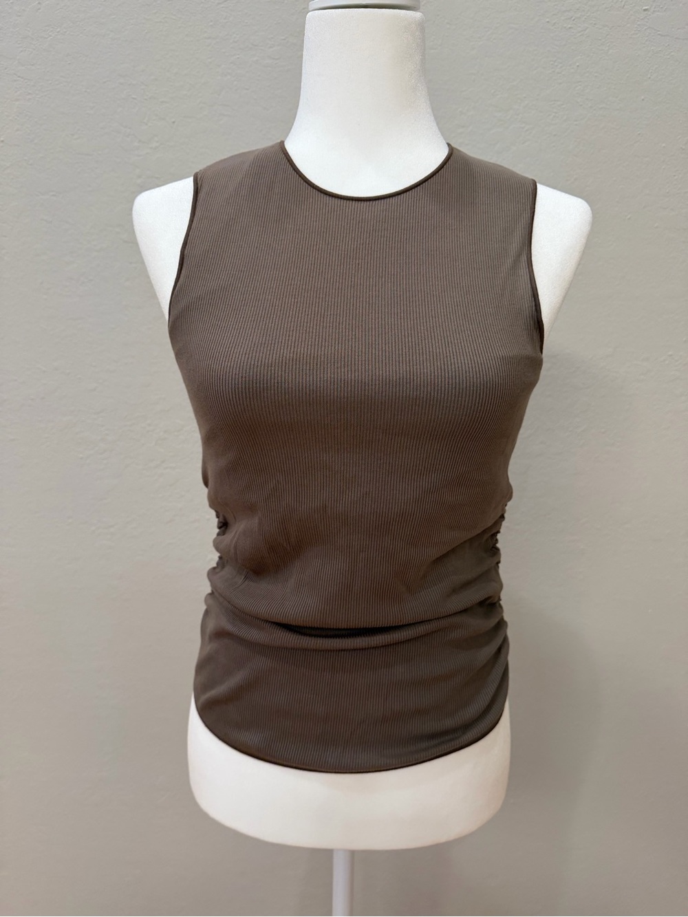 ALO Yoga Ribbed En Pointe Tank Olive Tree Brown Size M Built-In Bra NWOT